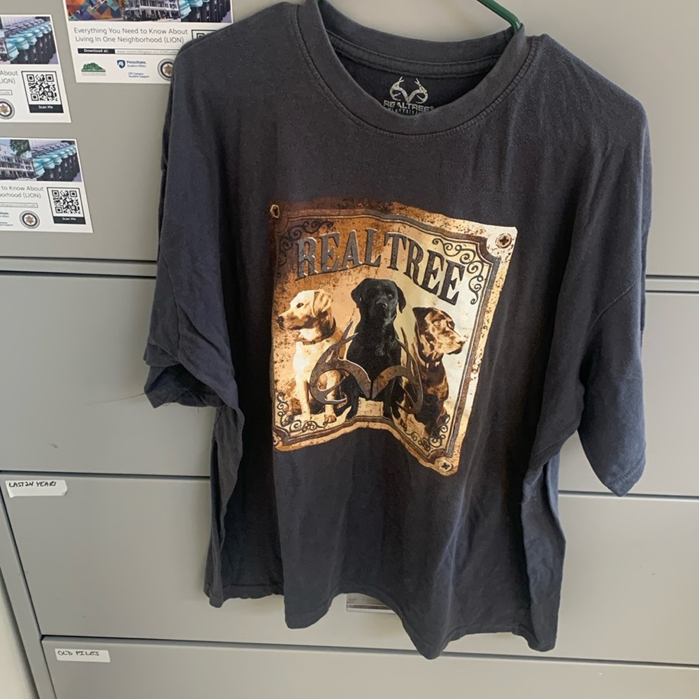 Real tree tshirt with dogs. Size 2XL